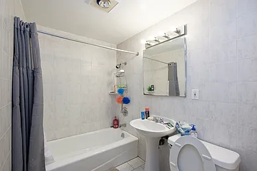 Rented by R New York