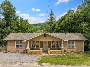 2098 Old Balsam Rd, Waynesville, NC 28786