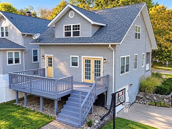 3rd image of 2154 Norwood Blvd