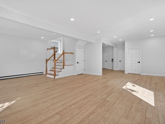 4th image of 182 N Maple Ave