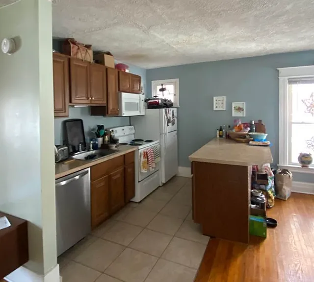 206 Laburnam Cres #1 — Photo 1