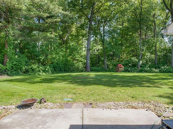 5th image of 151 Suffolk Dr