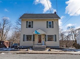 221 S Broad St, East Bangor, PA 18013