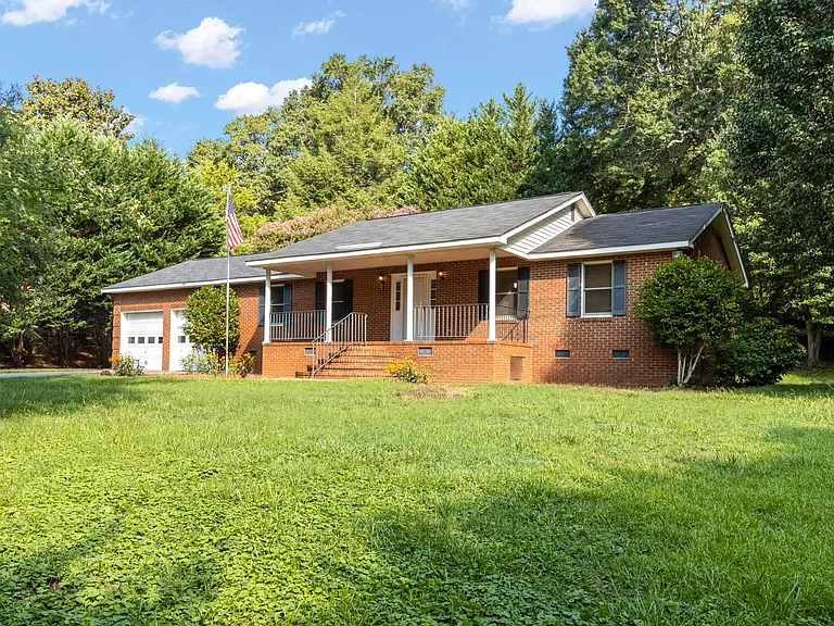 114 Fisher Dr — Photo 4