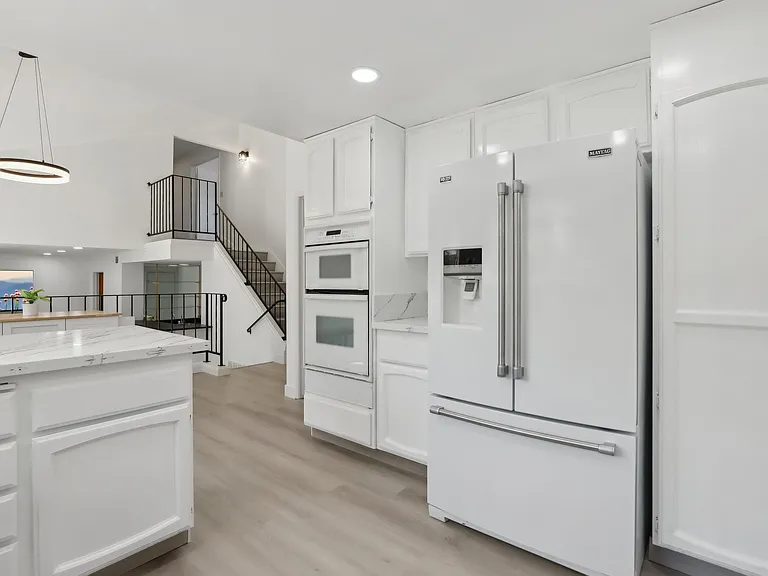 8560 Fern Crest Way — Photo 2