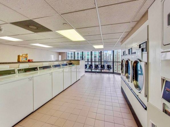 10 E Ontario St APT 2304, Chicago, IL 60611