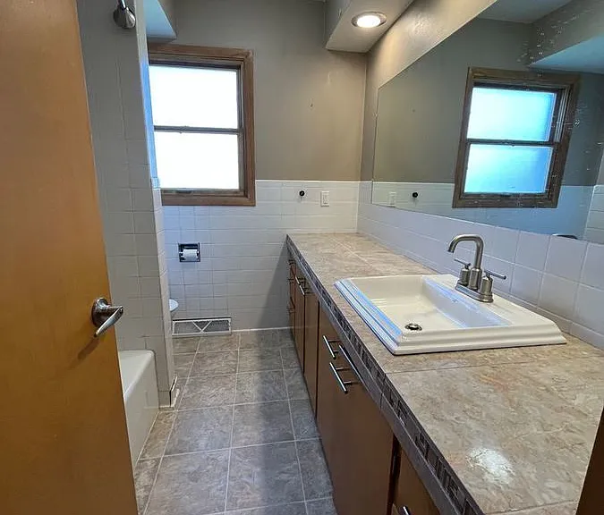 207 W 3rd St S #2 — Photo 6