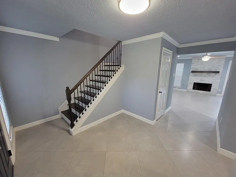 731 Heathgate Dr — Photo 3