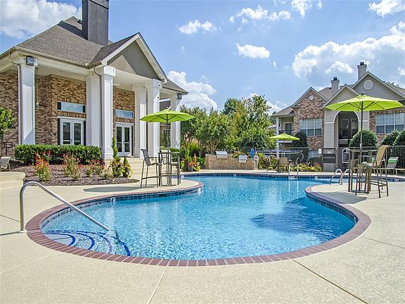 Luxury Apartments in Franklin - Harpeth River Oaks Apartments Pool