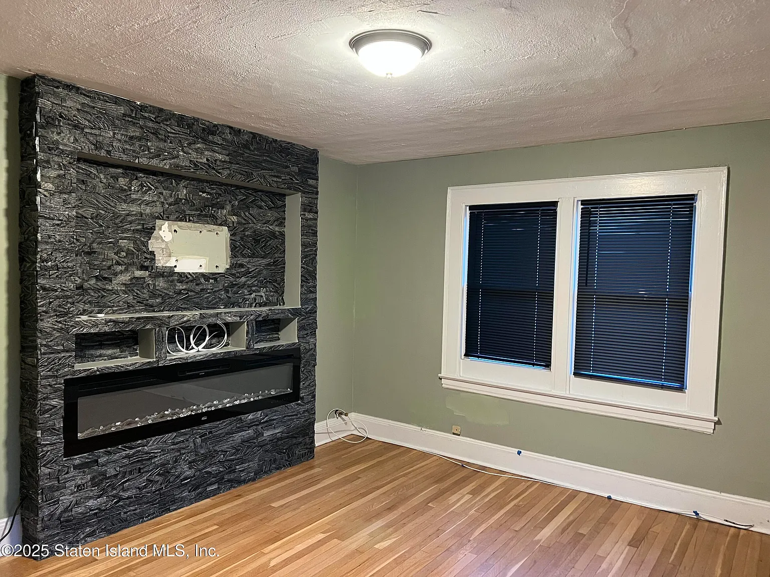 3 bed, 2.0 bath, 3520 sqft, $3,000 — Photo 4