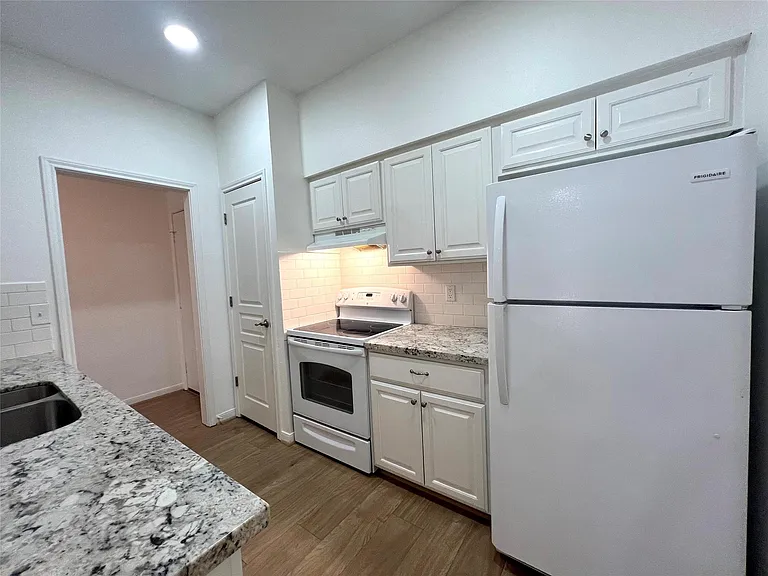 2425 Underwood St #154 — Photo 4