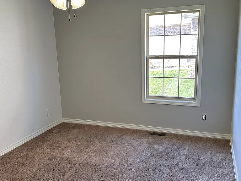 809 E Romeo Ct — Photo 9