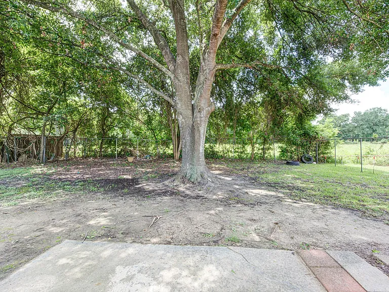 2035 Deerhurst Ln — Photo 17