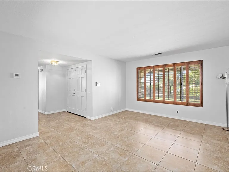 10703 Valley Dr — Photo 5