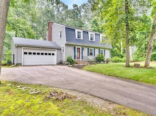 7 Nugget Hill Dr, Gales Ferry, CT 06335