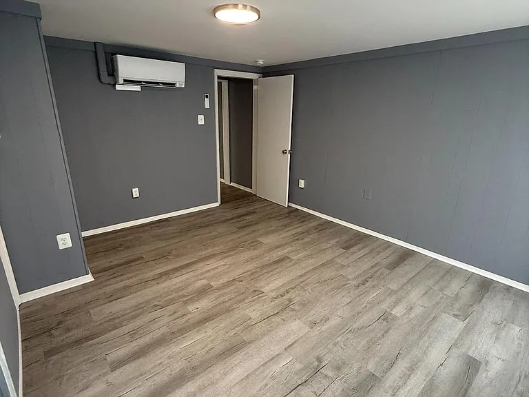 122 W All Saints St — Photo 24