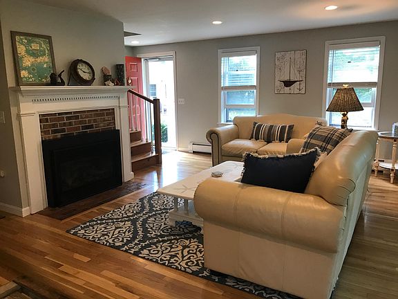 Living room with gas fireplace