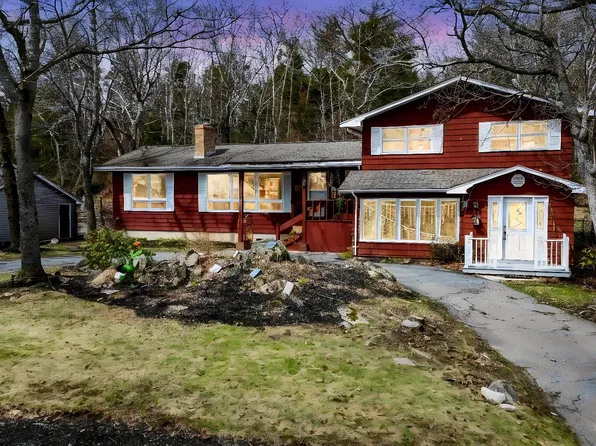 12 Campbell Dr, Bedford, NS B4A 1N6
