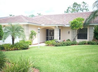 562 Countryside Dr, Naples, FL 34104