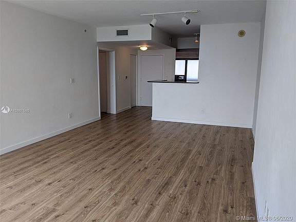5th image of 325 Biscayne Blvd #3424