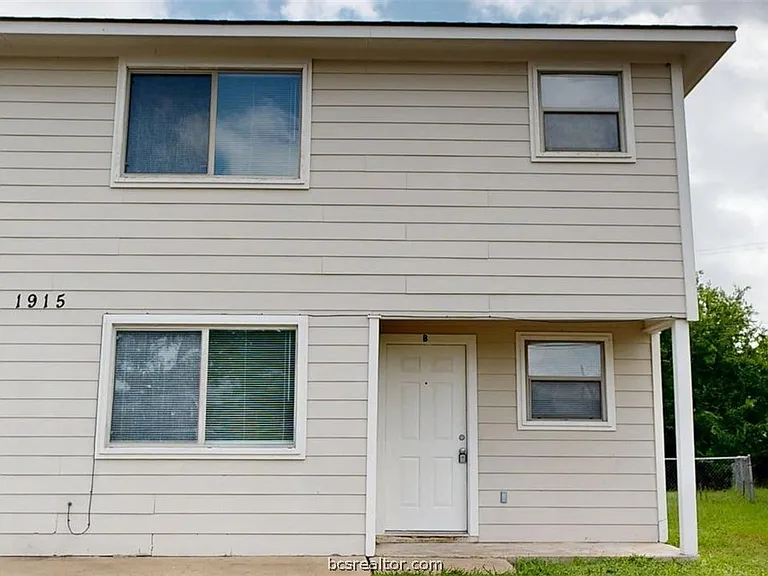 1915 Pine Tree Dr #B — Photo 1