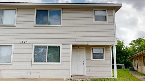 1915 Pine Tree Dr #B Photo 1