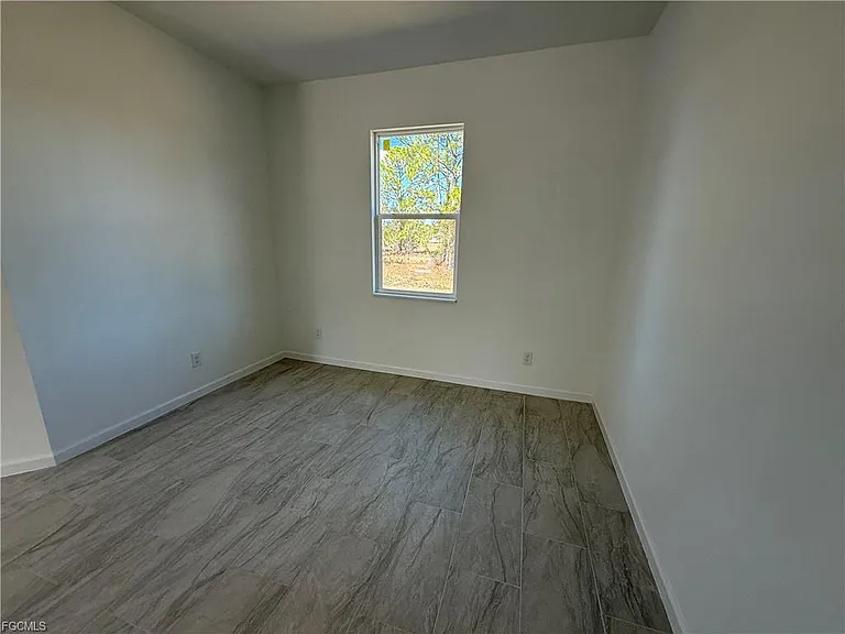 1115 Cove St E — Photo 17