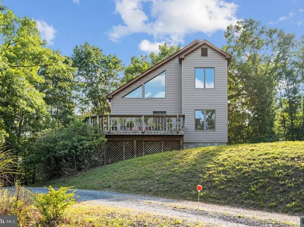 1232 Lakeview Dr, Cross Junction, VA 22625