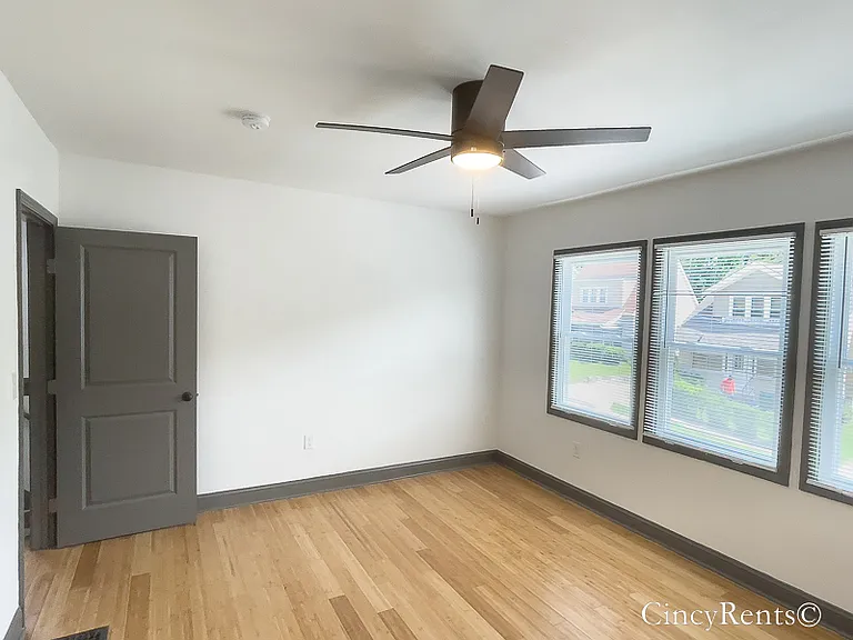 3335 Hewitt Crescent St — Photo 17