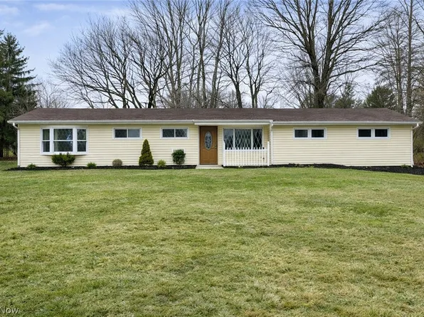 18832 Maplewood Ln, Chagrin Falls, OH 44023