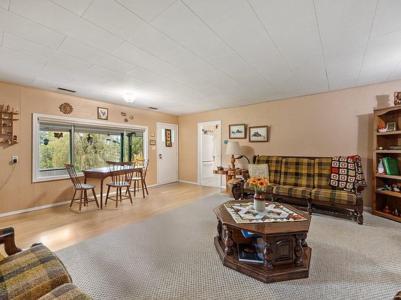 5th image of 3296 Denman Rd