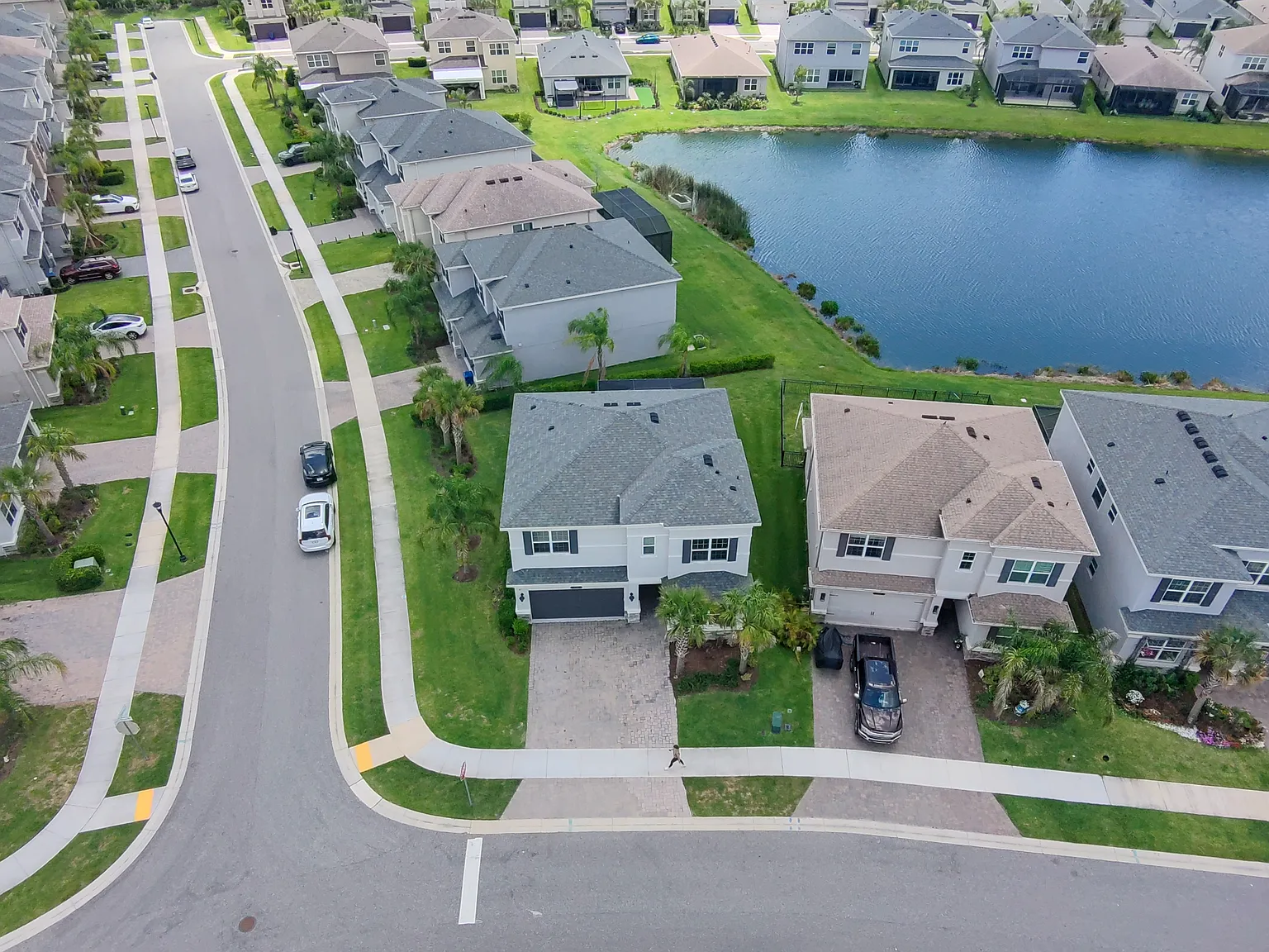 4 bed, 2.5 bath, 2591 sqft, $3,600 — Photo 3