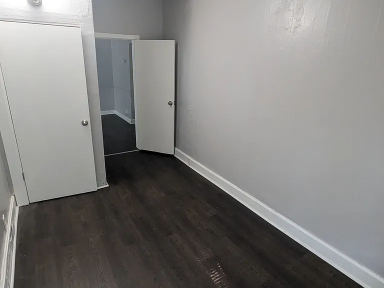 111 Center St — Photo 12
