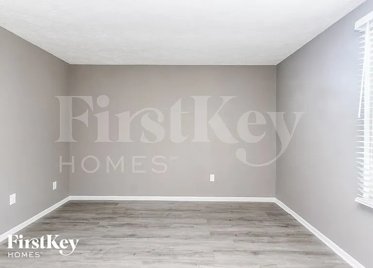 910 Woodlark Dr — Photo 8