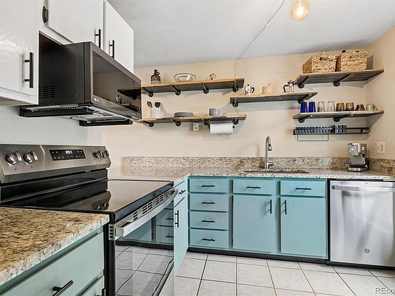 3rd image of 1039 E Moorhead Circle