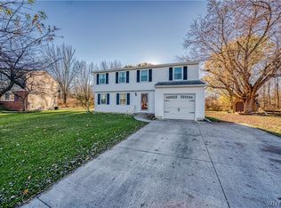 7113 Northview Dr, Lockport, NY 14094