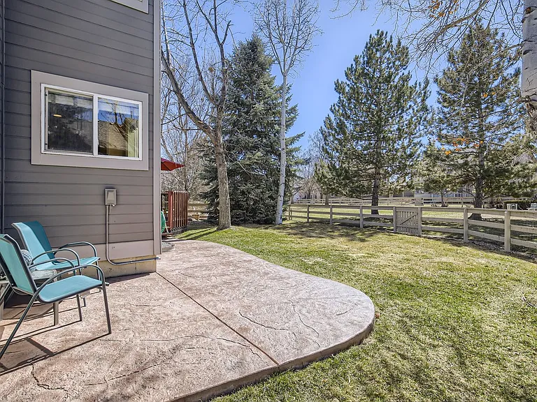 3974 Hawthorne Cir — Photo 23