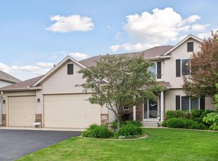 1028 Breezy Ct, Waconia, MN 55387
