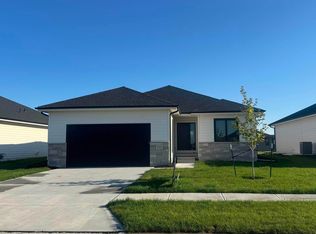 20930 Ellison Ave, Elkhorn, NE 68022