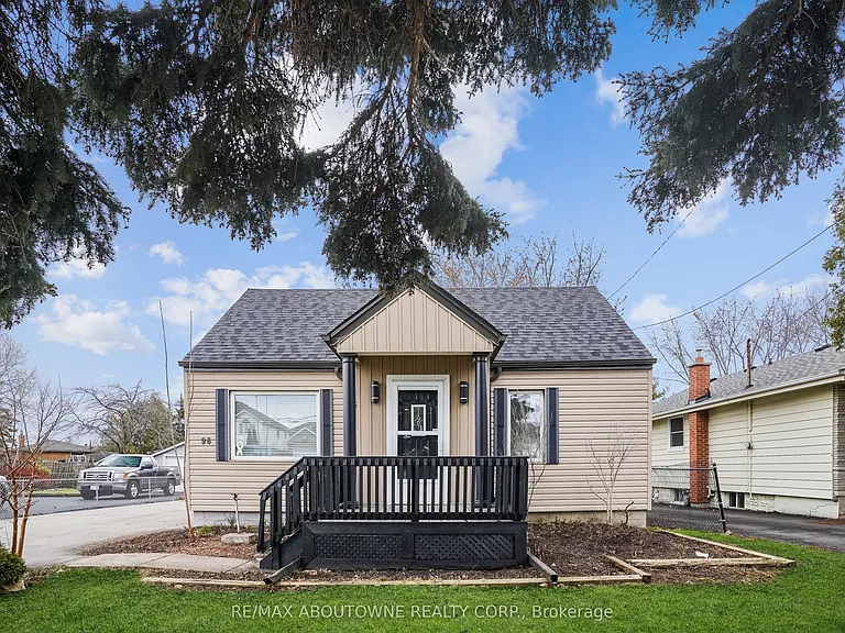 96 Mohawk Rd E — Photo 2