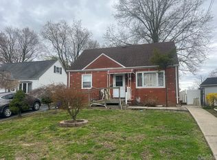 105 Harrison Pl, Parlin, NJ 08859