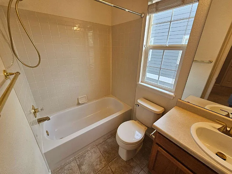 1124 W Mulberry Ln — Photo 16