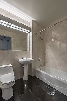 Rented by Solow Realty | media 9