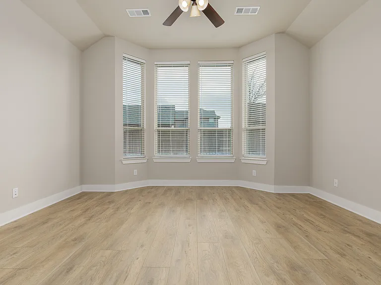 1829 Leo Dr — Photo 13