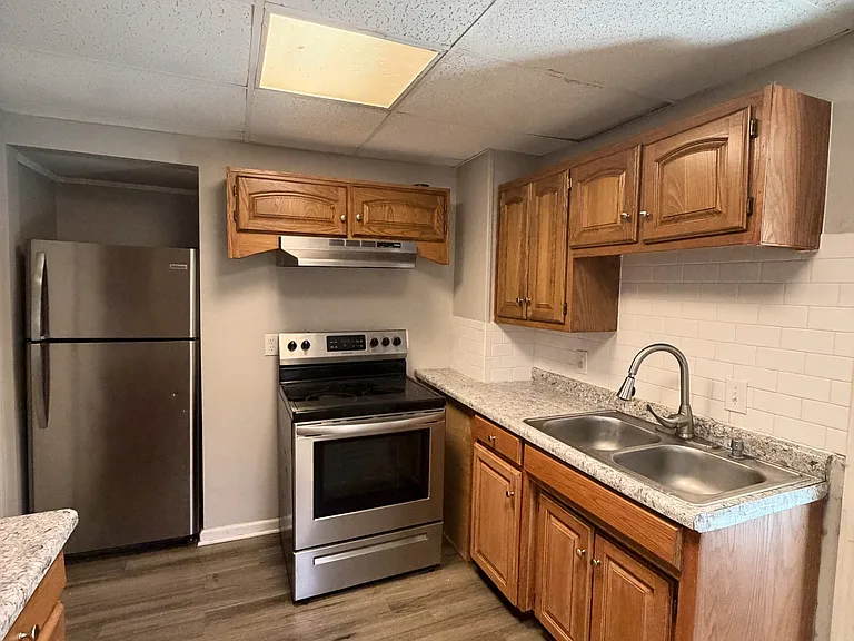302 S Hocker Ave — Photo 10