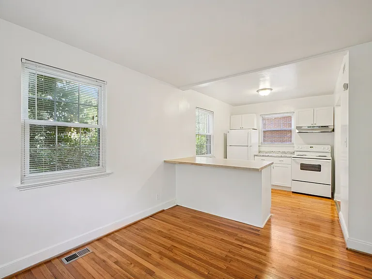 Trinity Park Apartments — Photo 6