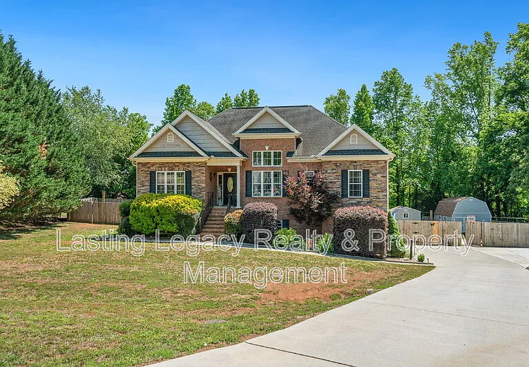 187 Marbrook Dr — Photo 4