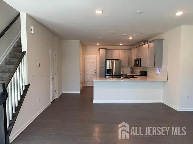 202 Lyla Ln — Photo 3