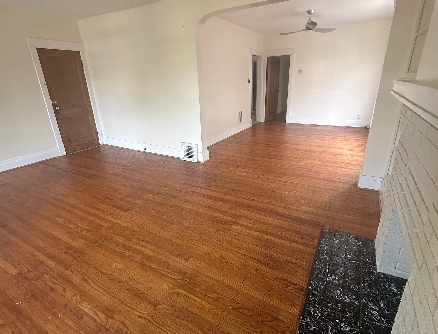 3 bed, 1250 sqft, $1,350 — Photo 2