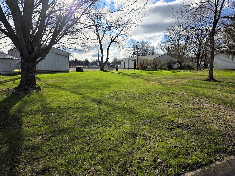 2nd image of 111 Birch St